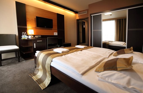 Senec Hotel | Hotel Dolphin