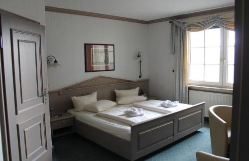 Hohenstein-Ernstthal Hotel | Hotel DREI SCHWANEN - Ristorante Due Fratelli