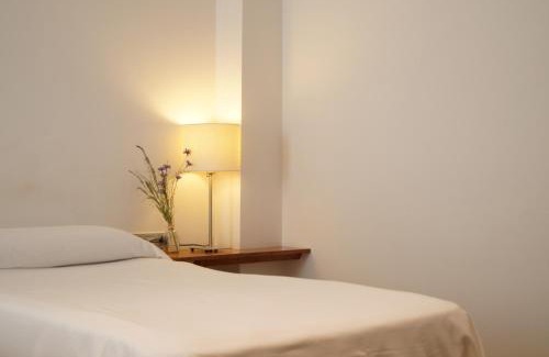 Tauste Hotel | Hotel El Patiaz de la Reina Rana