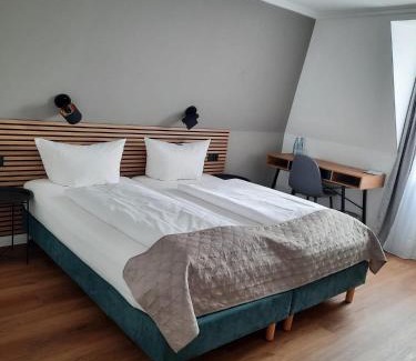 Wedel Hotel | Hotel Freihof am Roland