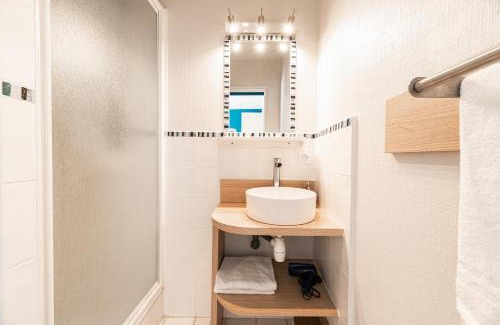 Salies-de-Bearn Hotel | Hotel Helios - Golf