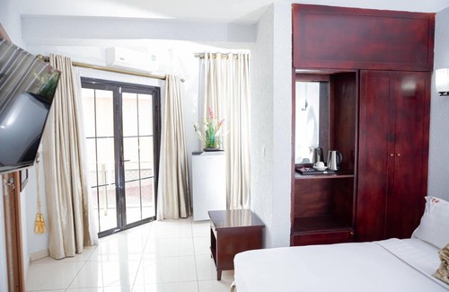 Libreville Hotel | Hotel Hibiscus Louis