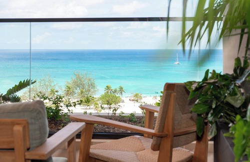 Seven Mile Beach Hotel | Hotel Indigo Grand Cayman by IHG