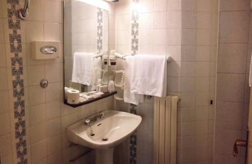 Marina District Hotel | Hotel Italia