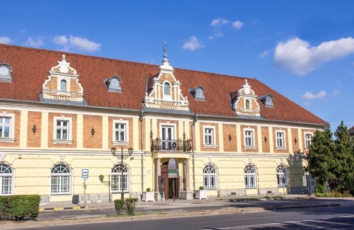 Tata Hotel | Hotel Kristály Imperial