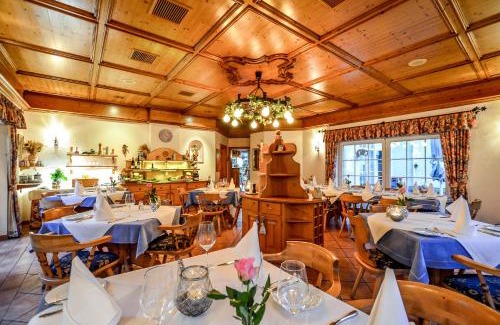 Elkenroth Hotel | Hotel Landhaus Krombach