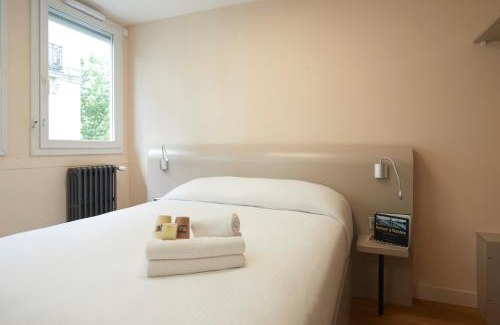 Decre-Cathedrale Hotel | Hotel Le Petit Duquesne