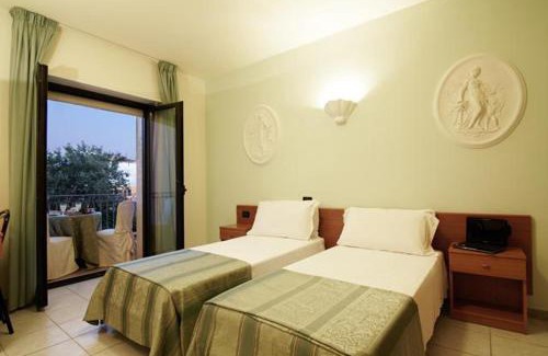 San Giovanni Rotondo Hotel | Hotel Leon - Ristorante Al Cavallino Rosso
