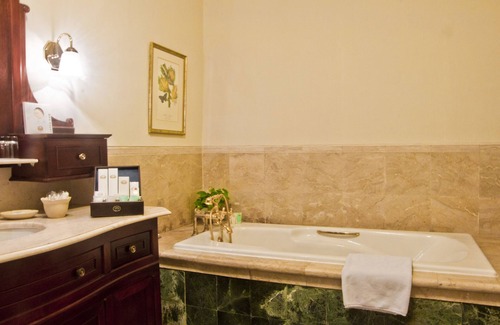Surabaya Hotel | Hotel Majapahit Surabaya - MGallery