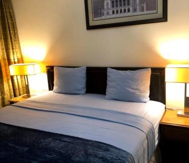 Freetown Hotel | HOTEL MALLIKA COMPANY, SL