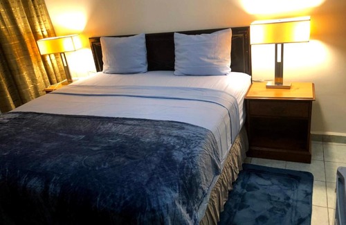 Freetown Hotel | HOTEL MALLIKA COMPANY, SL