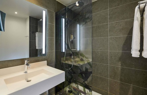 Cœur de Ville Hotel | Hotel Mercure Paris La Défense