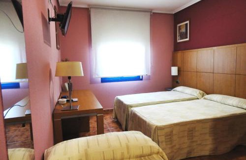 Velilla de San Antonio Hotel | Hotel Mirador