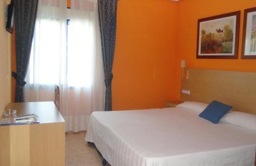 Velilla de San Antonio Hotel | Hotel Mirador