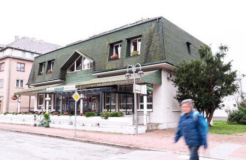 Namest nad Oslavou Hotel | Hotel Monaco