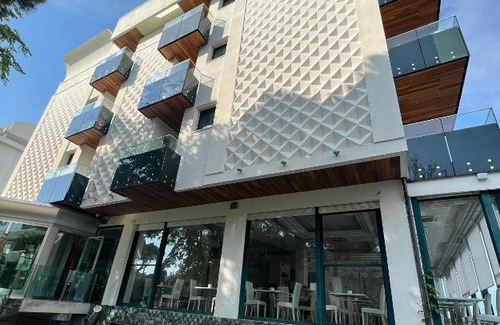 Alba Hotel | Hotel Montecarlo - Vista Mare con Piscina & Area Fitness
