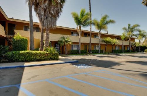 Lincoln Acres Hotel | Hotel Palmeras Chula Vista