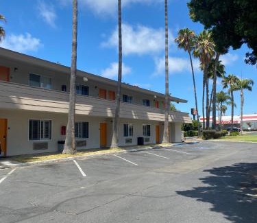Lincoln Acres Hotel | Hotel Palmeras Chula Vista