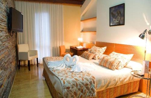 Torrejon El Rubio Hotel | Hotel Parque de Monfragüe