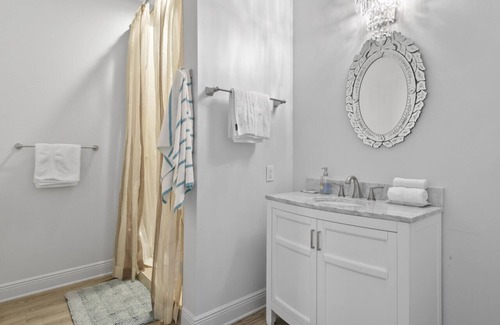 Pass Christian Hotel | Hotel Pass Christian Queen Suite 205