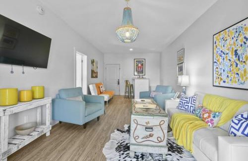 Pass Christian Apartment | Hotel Pass Christian King Suite 301