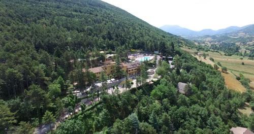 Campodonico Hotel | Hotel Pineta Ristorante country house in Fabriano