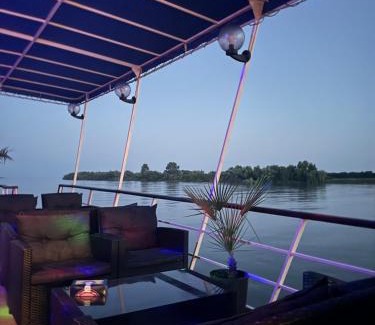 Sfantu Gheorghe Boat Rental | Hotel Plutitor Egreta1