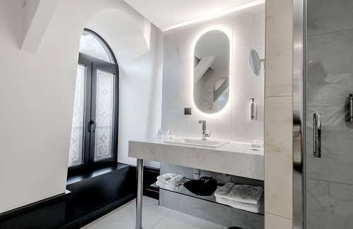Le Puy-en-Velay Hotel | HOTEL REGINA