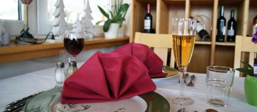 Bernshausen Hotel | Hotel - Restaurant - Café Forsthaus Lahnquelle