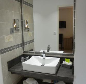 Collias Hotel | Hotel Restaurant Le Gardon - Pont du Gard