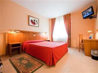 Villagonzalo Pedernales Hotel | Hotel Rey Arturo Burgos