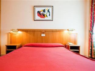 Villagonzalo Pedernales Hotel | Hotel Rey Arturo Burgos