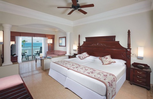 Punta Cancun Resort | Hotel Riu Palace Las Americas - Adults Only- All Inclusive