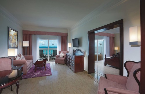 Punta Cancun Resort | Hotel Riu Palace Las Americas - Adults Only- All Inclusive