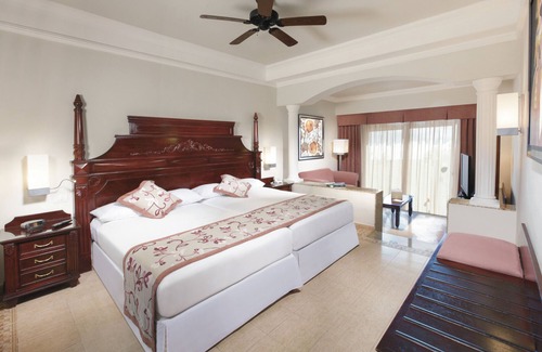 Punta Cancun Resort | Hotel Riu Palace Las Americas - Adults Only- All Inclusive