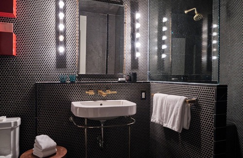 Travis Heights Hotel | Hotel Saint Cecilia