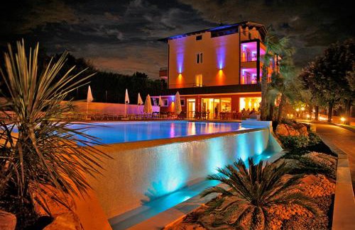 Gralaoni-Pralesi-Cisano Hotel | Hotel San Vito