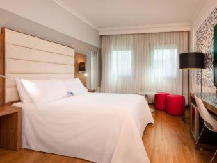 Santiago de Compostela Hotel | Hotel Santiago Plaza Affiliated by Meliá