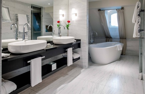 Old City of Bern Hotel | Hotel Schweizerhof Bern & Spa