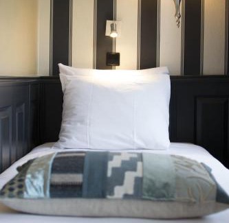 Burgwallen Nieuwe Zijde Hotel | Hotel Sint Nicolaas