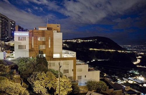 Guapulo Hotel | Hotel Stubel Suites & Cafe