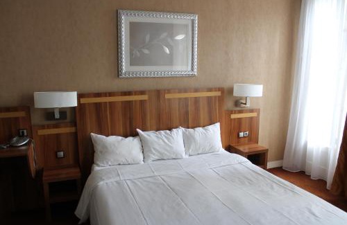 Richebourg - Saint-Clement Hotel | Hotel The Originals du Grand Monarque Nantes Gare