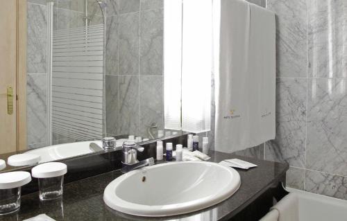 Primer Ensanche Hotel | Hotel Tres Reyes Pamplona