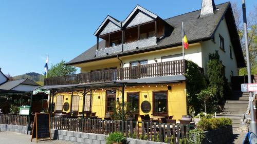 Senheim House | Hotel Zur Brücke