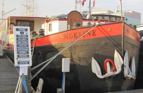 Amsterdam City Centre Hotel | Hotelboat Angeline