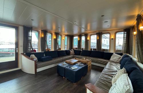 Amsterdam City Centre Hotel | Hotelboat Iris