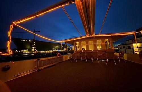 Amsterdam City Centre Hotel | Hotelboat Iris
