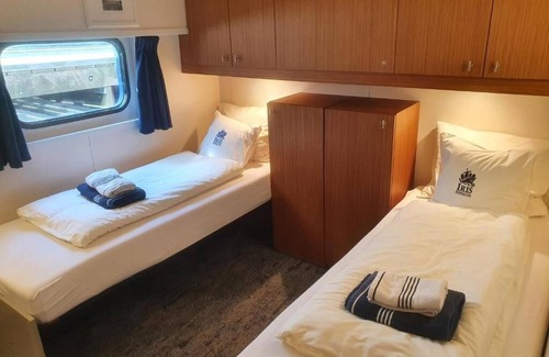 Amsterdam City Centre Hotel | Hotelboat Iris