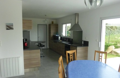 Surtainville House | House 150m from the beach (price with water, electricity, wifi, sheets provided)