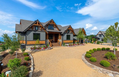 Elk Park House | House ∙ 4 bedrooms ∙ 10 guests